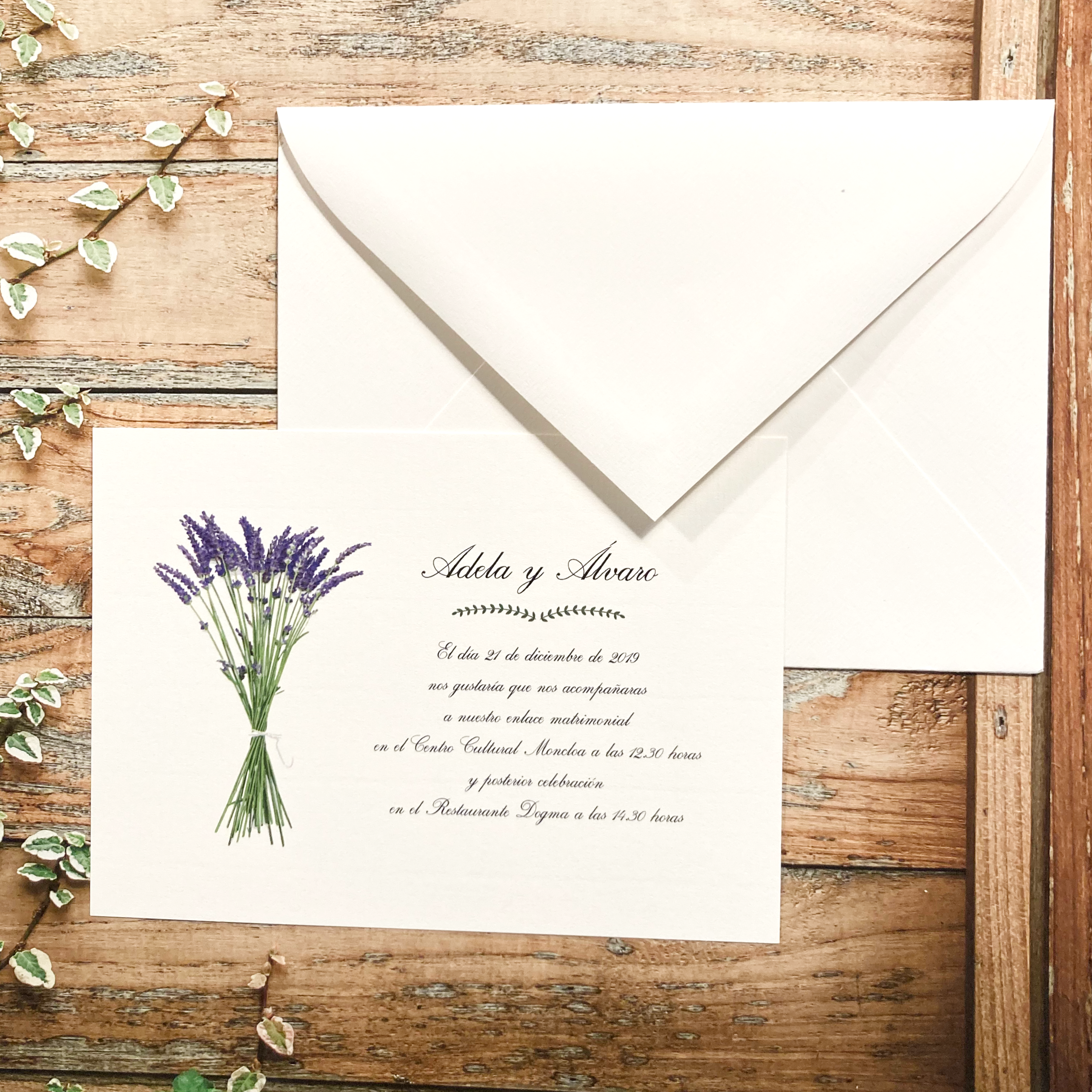 Invitación de boda lavanda